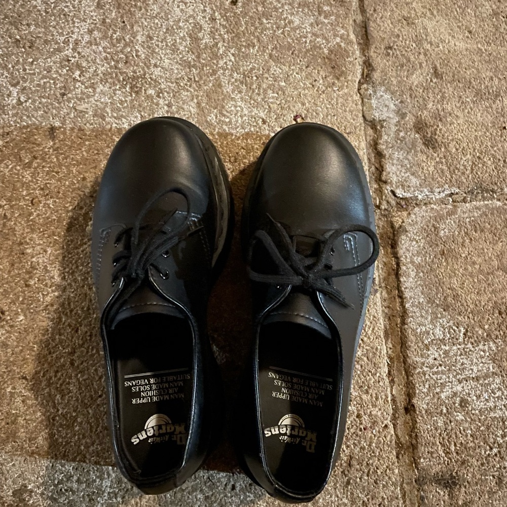 DOC MARTENS VEGAN 1461 MONO FELIX PLATFORM SHOES!!
NEW - SIZE 6